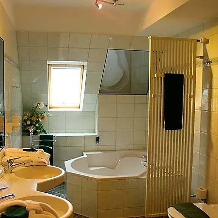 Отель Lay-haus 3*