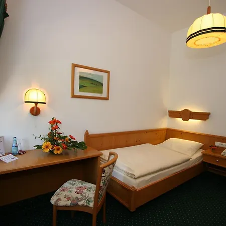 Lay-haus Hotel 3*